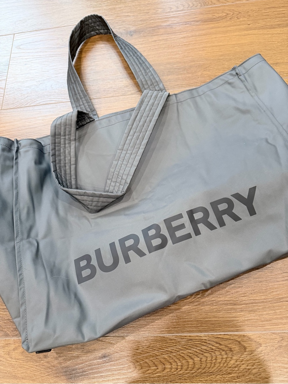 New Burberry Trench Charcoal Grey Extra Large Nylon Branded Tote - Picture 7 of 9